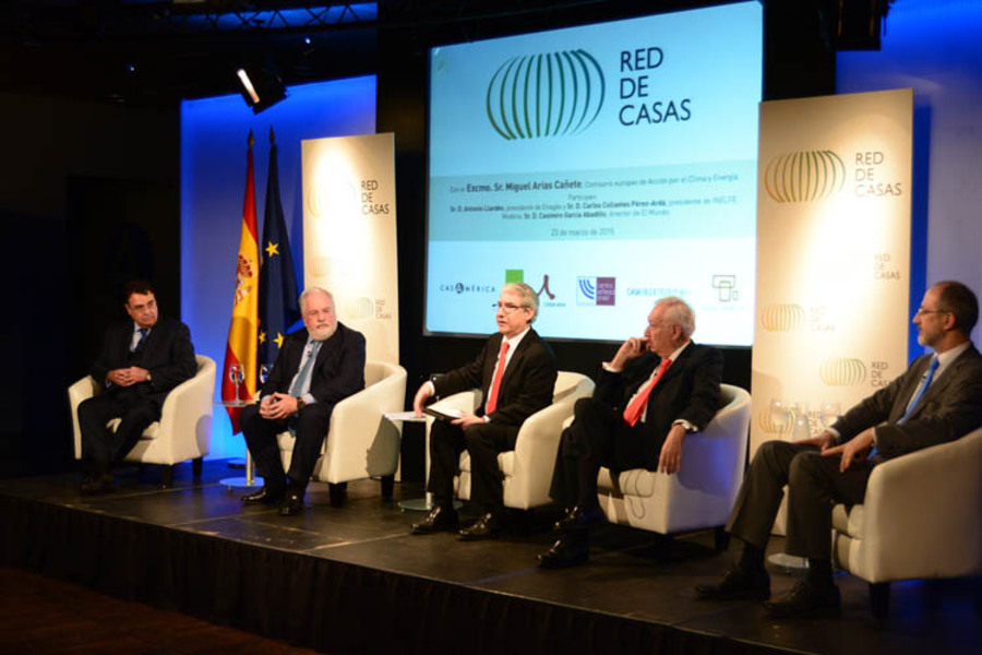 Miguel Arias Cañete, en el Foro Red de Casas