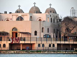 Foto_rachid_h_2014-_historic_coptic_church_of_the_holy_virgin_mary___view_from_a_felouca_ride_in_the_nile_river___maadi__cairo__egypt_800-listado