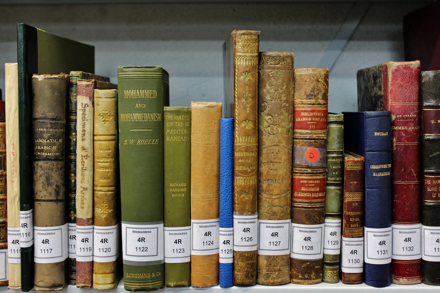 Presentación del Catálogo de fondo antiguo con tipografía árabe