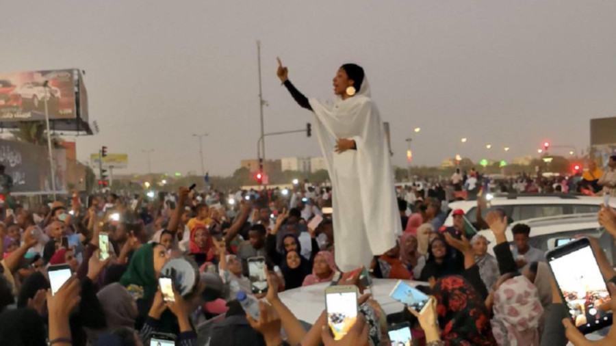 Encuentro con la activista sudanesa Alaa Salah 
