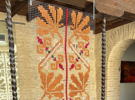 Intervención artística "Hilos de memoria: una ventana hacia el futuro de Palestina" en Córdoba