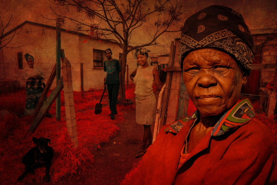 Exposición "Red. Raíces Rojas. Retratos de los Townships Sudafricanos"