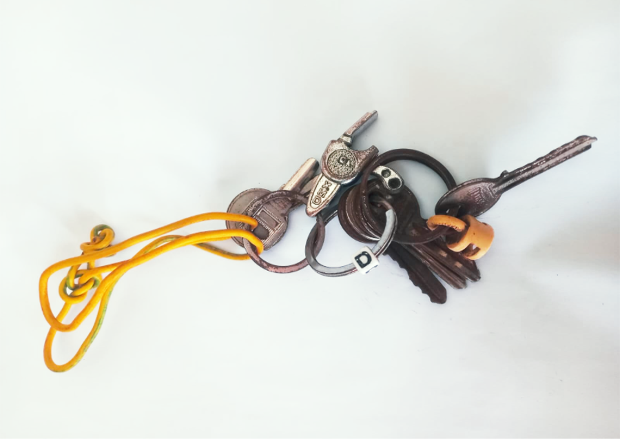 What Lies in Between / Lo que queda entremedias