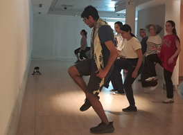 Muestra de "dabke" tras los talleres “Pasos por Palestina”