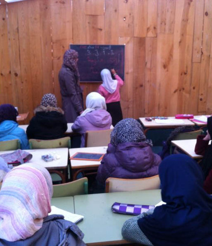 Casa Árabe visita “La Casita” en la Cañada Real