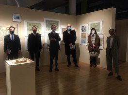 El embajador de Egipto en España visita la exposición dedicada a Hassan Fathy 