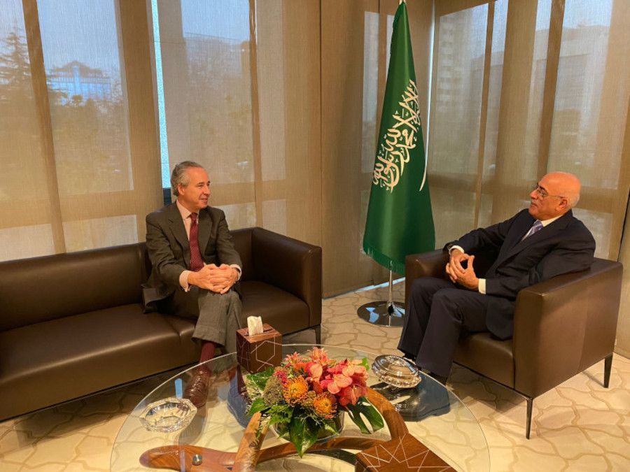 Encuentro entre el embajador de Arabia Saudí y el director de Casa Árabe