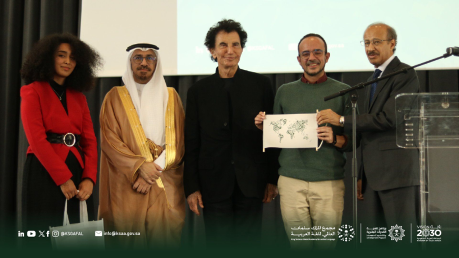 Un estudiante del Centro de Lengua de Casa Árabe, segundo clasificado en el concurso de debate y retórica en árabe Harf حرف