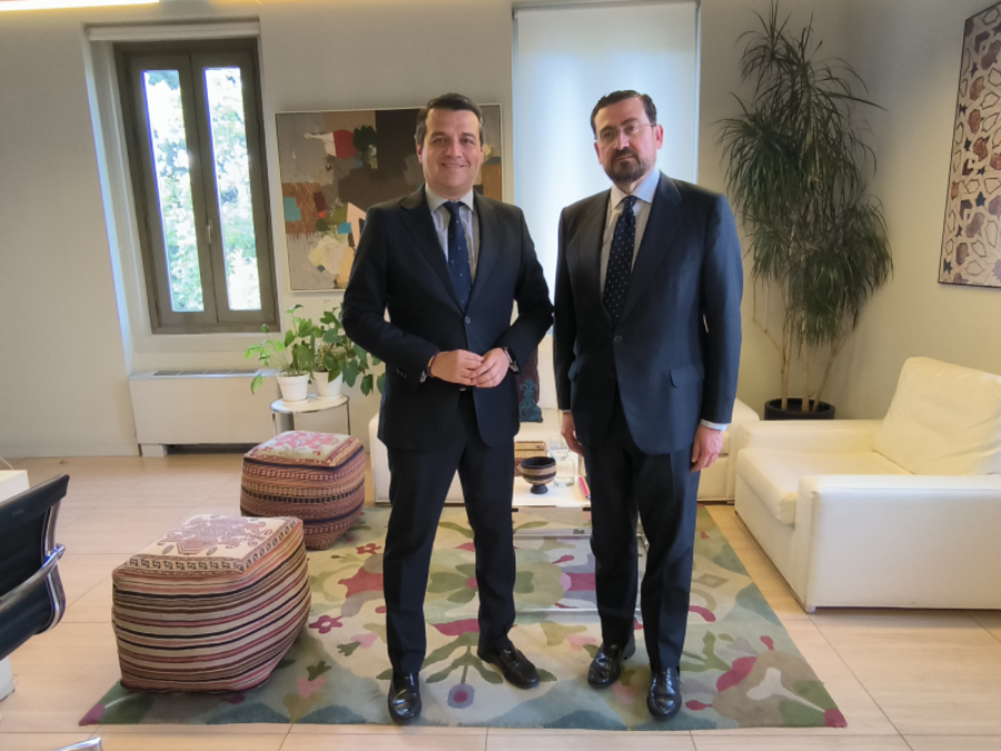 El alcalde de Córdoba visita Casa Árabe en Madrid