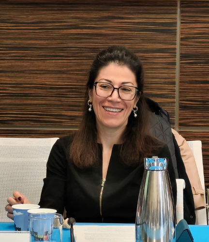 Encuentro sobre IA, diversificación económica y cooperación tecnológica en el Golfo