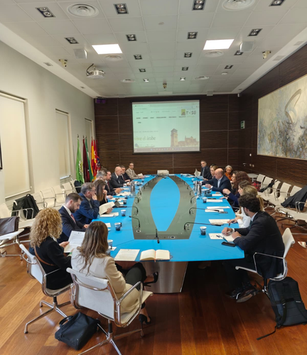 Encuentro sobre IA, diversificación económica y cooperación tecnológica en el Golfo
